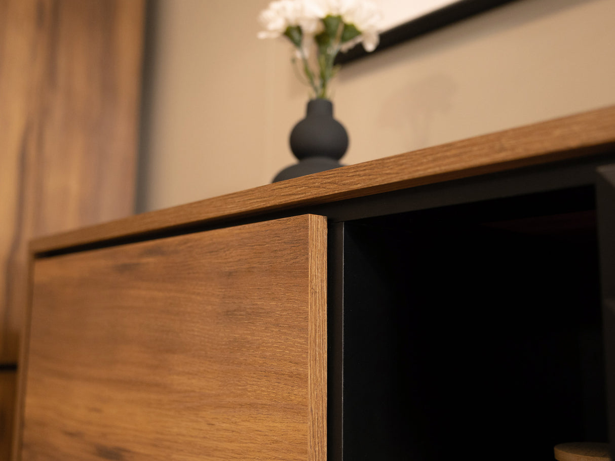 Szekrény Komoda ELLA 190 Dąb Bárasztalokowy Bursztynemwy/Czarny mat